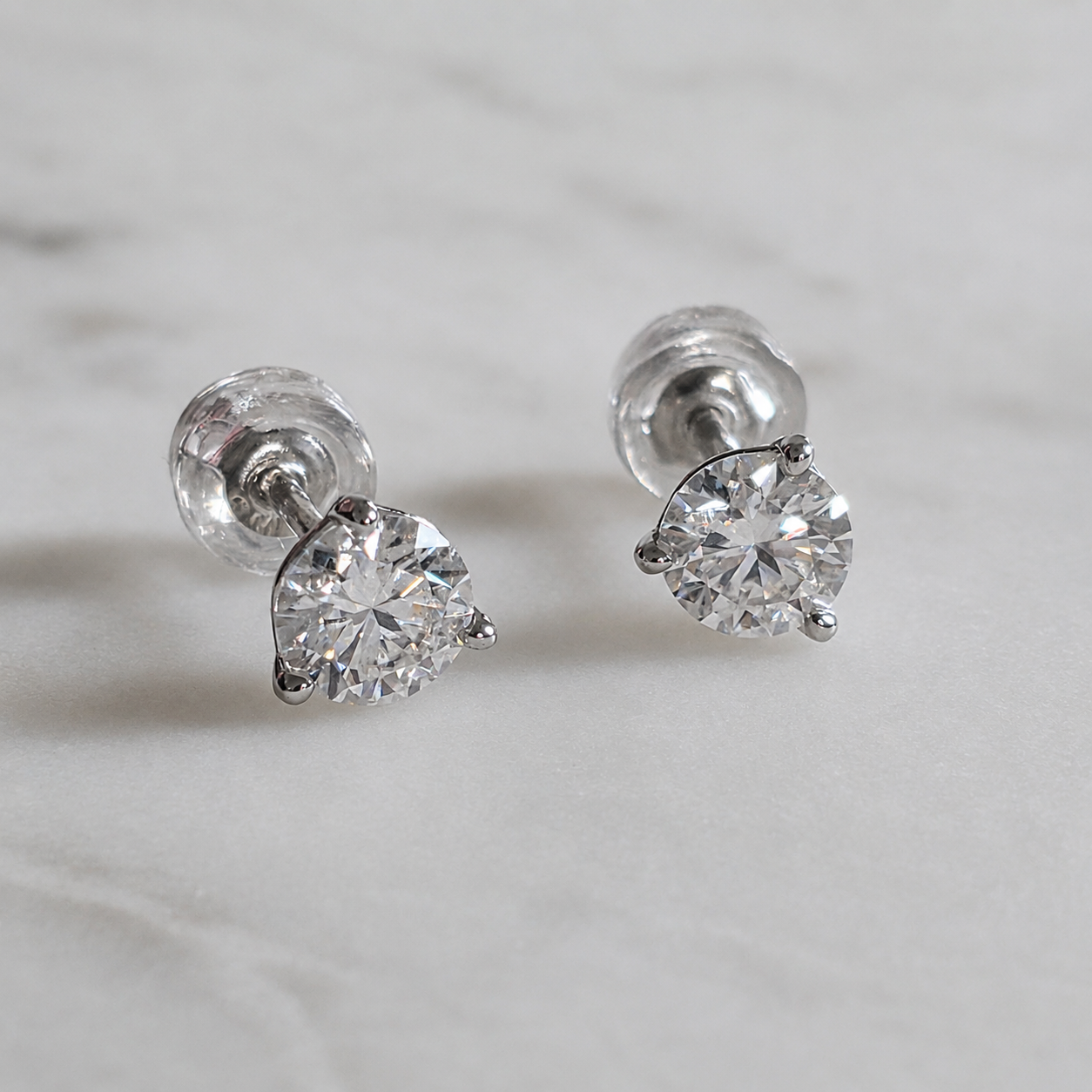 Rundslipade örhängen Moissanite - 1.0ct