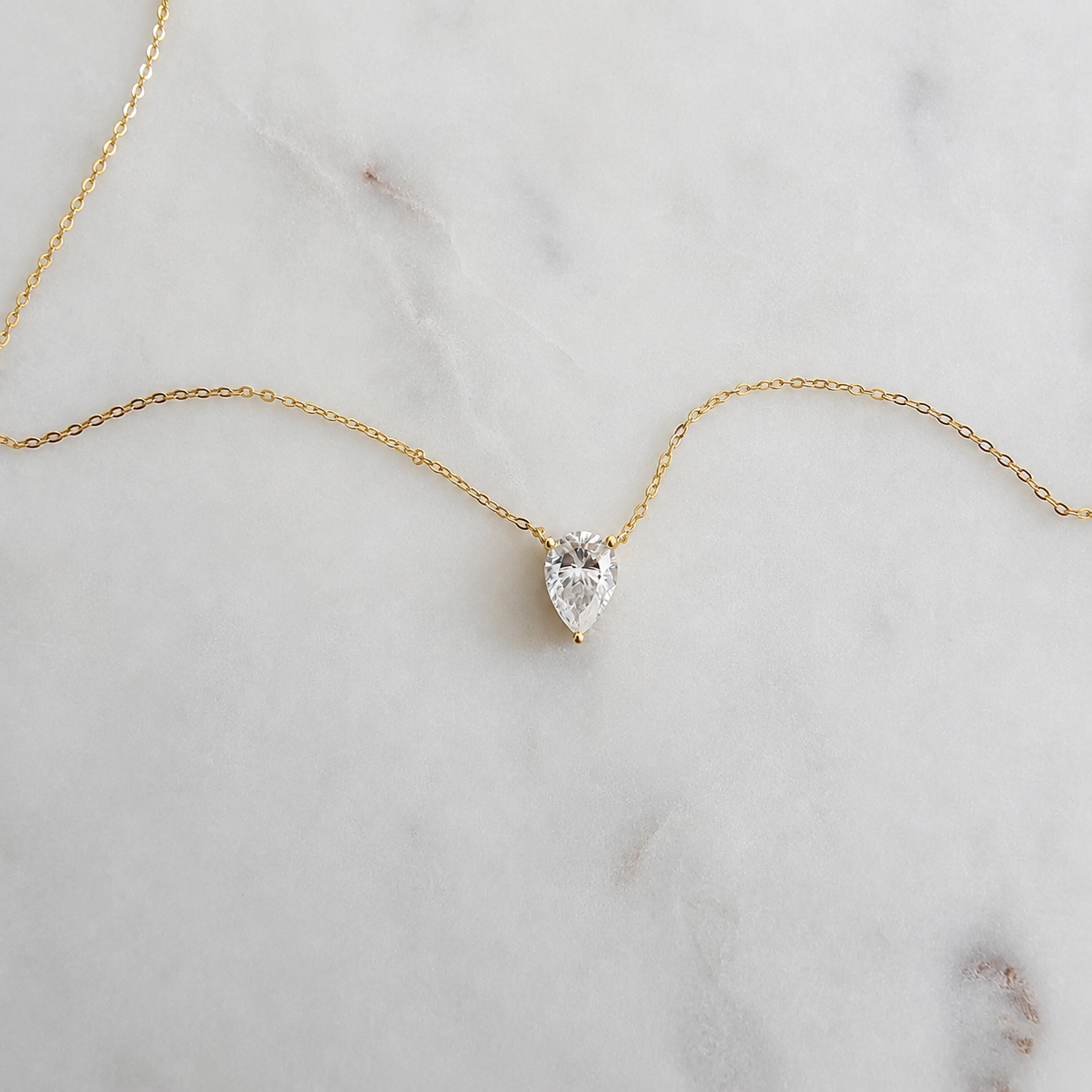 Päronformad Moissanitehalsband – 2,0 ct