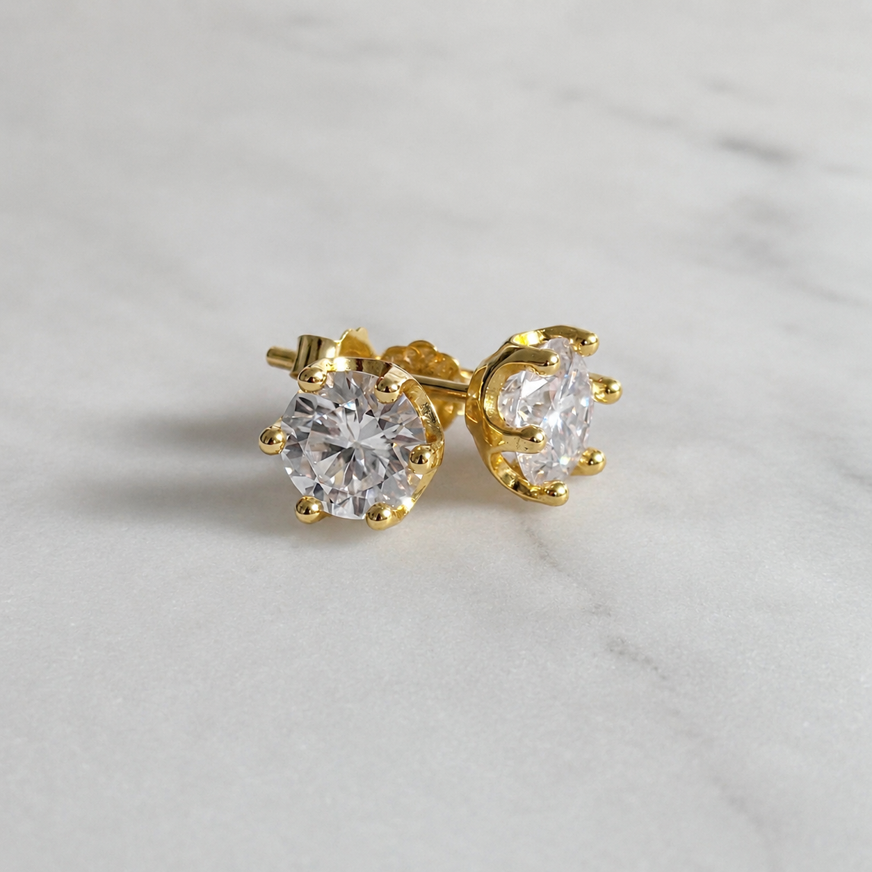 Rundslipad öronknopp Moissanite – 2.0ct