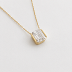 Halsband med smaragdslipad moissanit – 5,0 ct