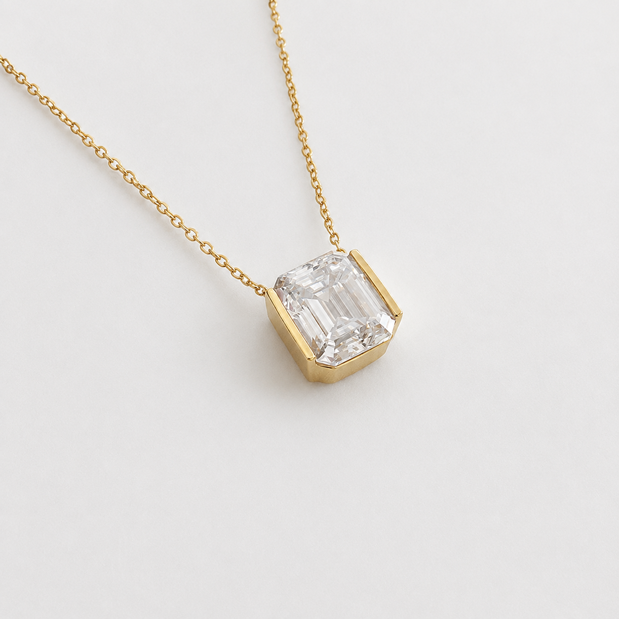 Halsband med smaragdslipad moissanit – 5,0 ct