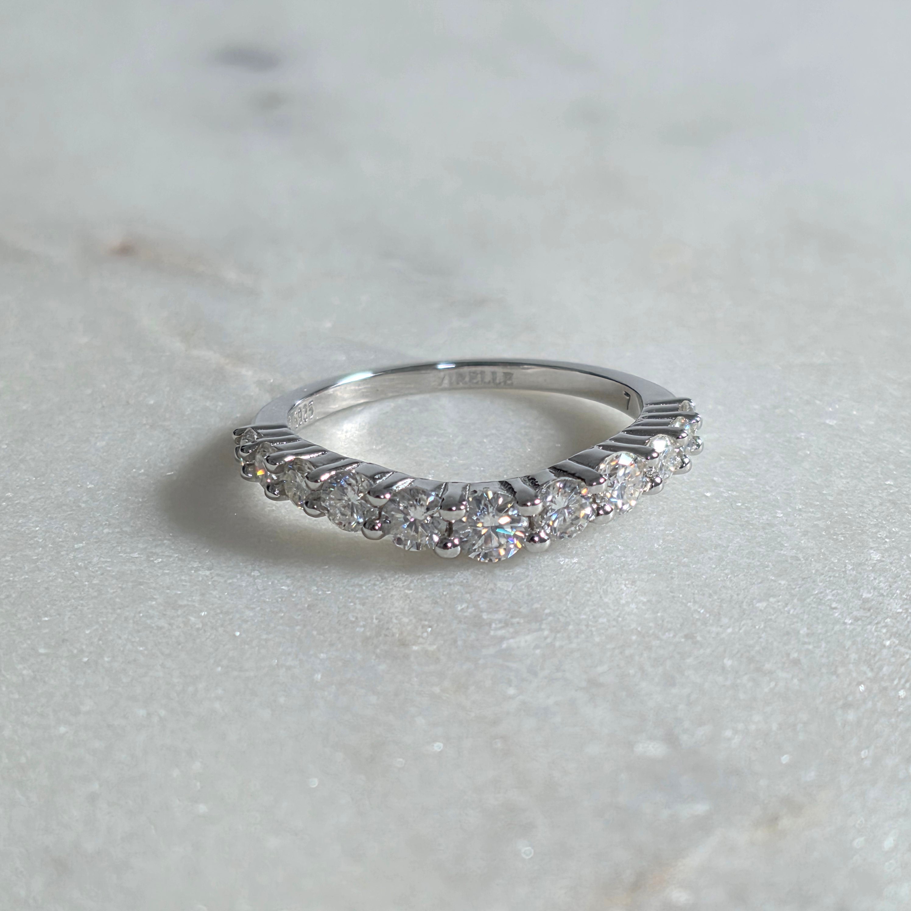 ALLIANCE 11-STENS RUNDSLIPAD BÖJD MOISSANITERING – 0.96ct