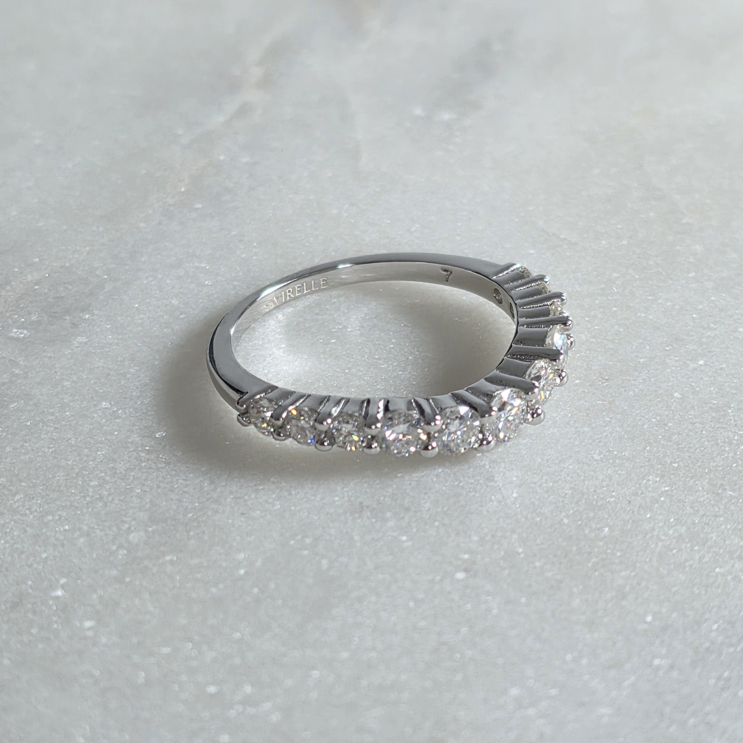 ALLIANCE 11-STENS RUNDSLIPAD BÖJD MOISSANITERING – 0.96ct