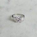 TRESTENS MOISSANITERING MED CUSHIONSLIPNING – 4,63 ct