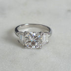 TRESTENS MOISSANITERING MED CUSHIONSLIPNING – 4,63 ct