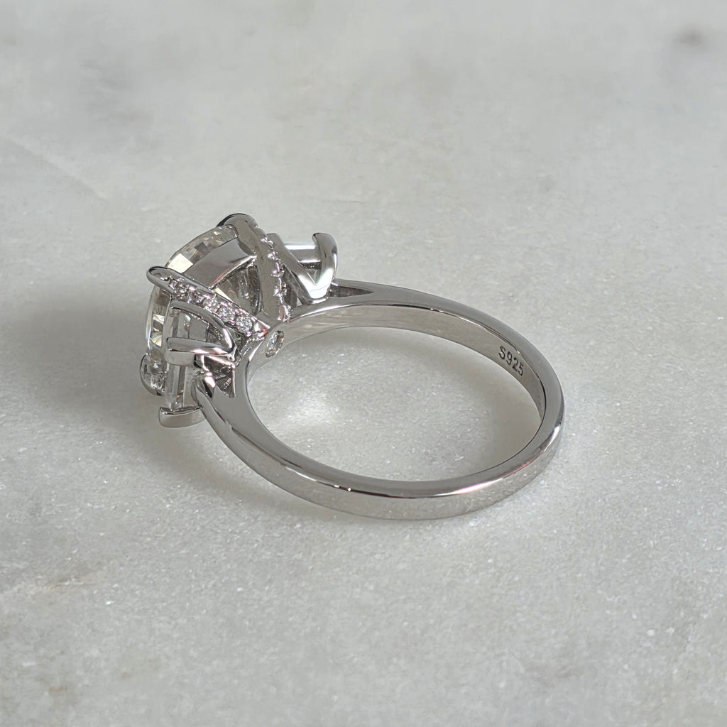 TRESTENS MOISSANITERING MED CUSHIONSLIPNING – 4,63 ct