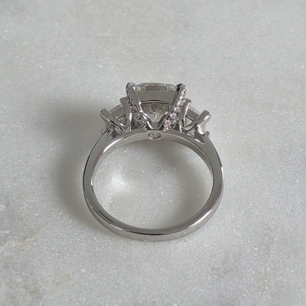 TRESTENS MOISSANITERING MED CUSHIONSLIPNING – 4,63 ct
