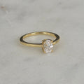 SOLITÄR OVALSLIPAD MOISSANITRING - 1.0ct