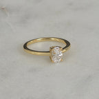 SOLITÄR OVALSLIPAD MOISSANITRING - 1.0ct