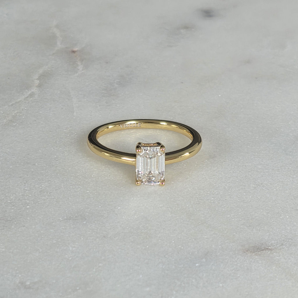 ENSTAKA SMARAGDSLIPAD MOISSANITRING - 1.02 ct