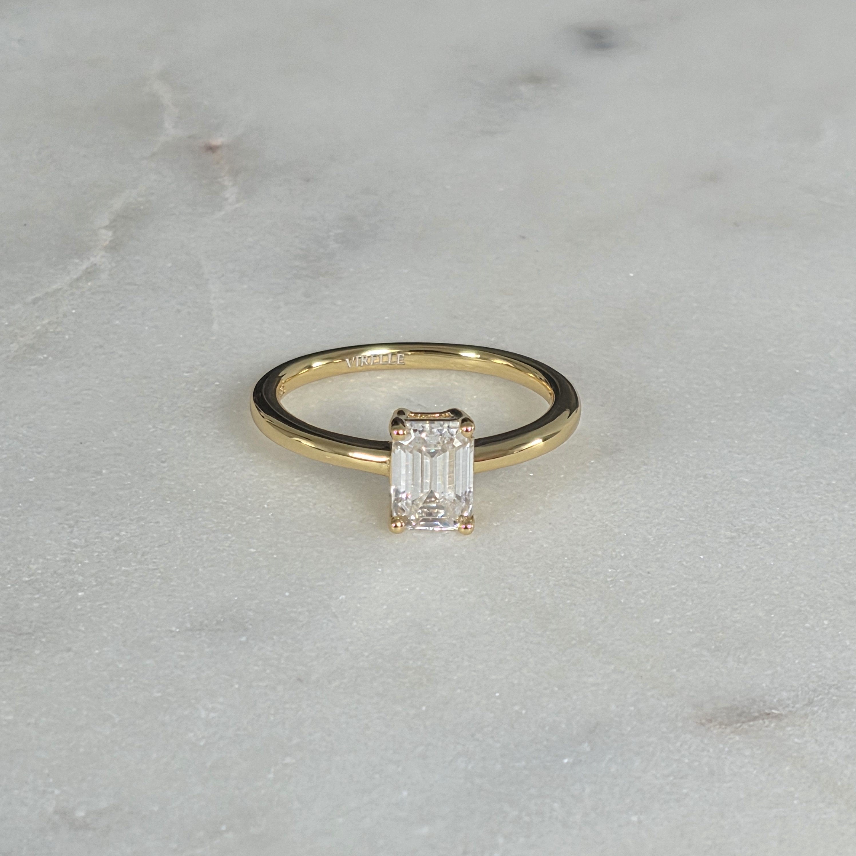 ENSTAKA SMARAGDSLIPAD MOISSANITRING - 1.02 ct