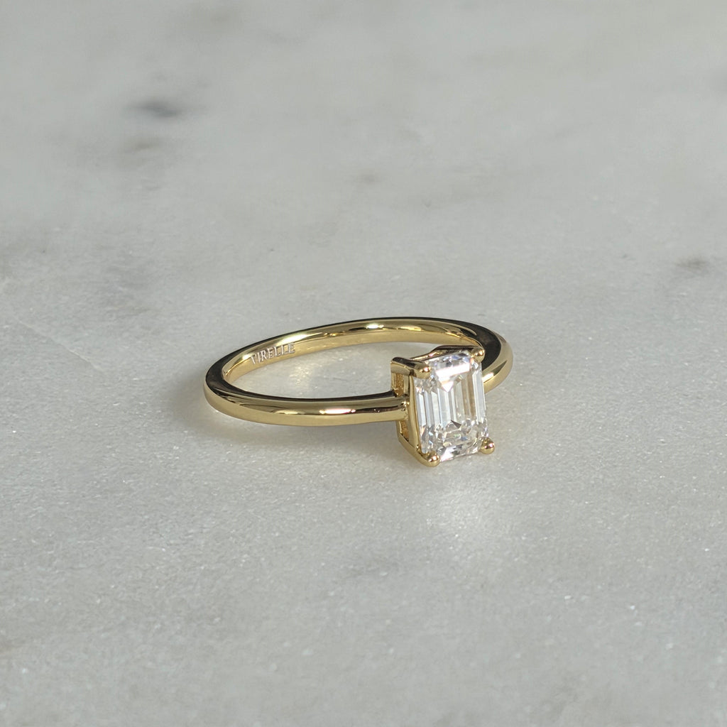 ENSTAKA SMARAGDSLIPAD MOISSANITRING - 1.02 ct