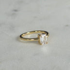 ENSTAKA SMARAGDSLIPAD MOISSANITRING - 1.02 ct