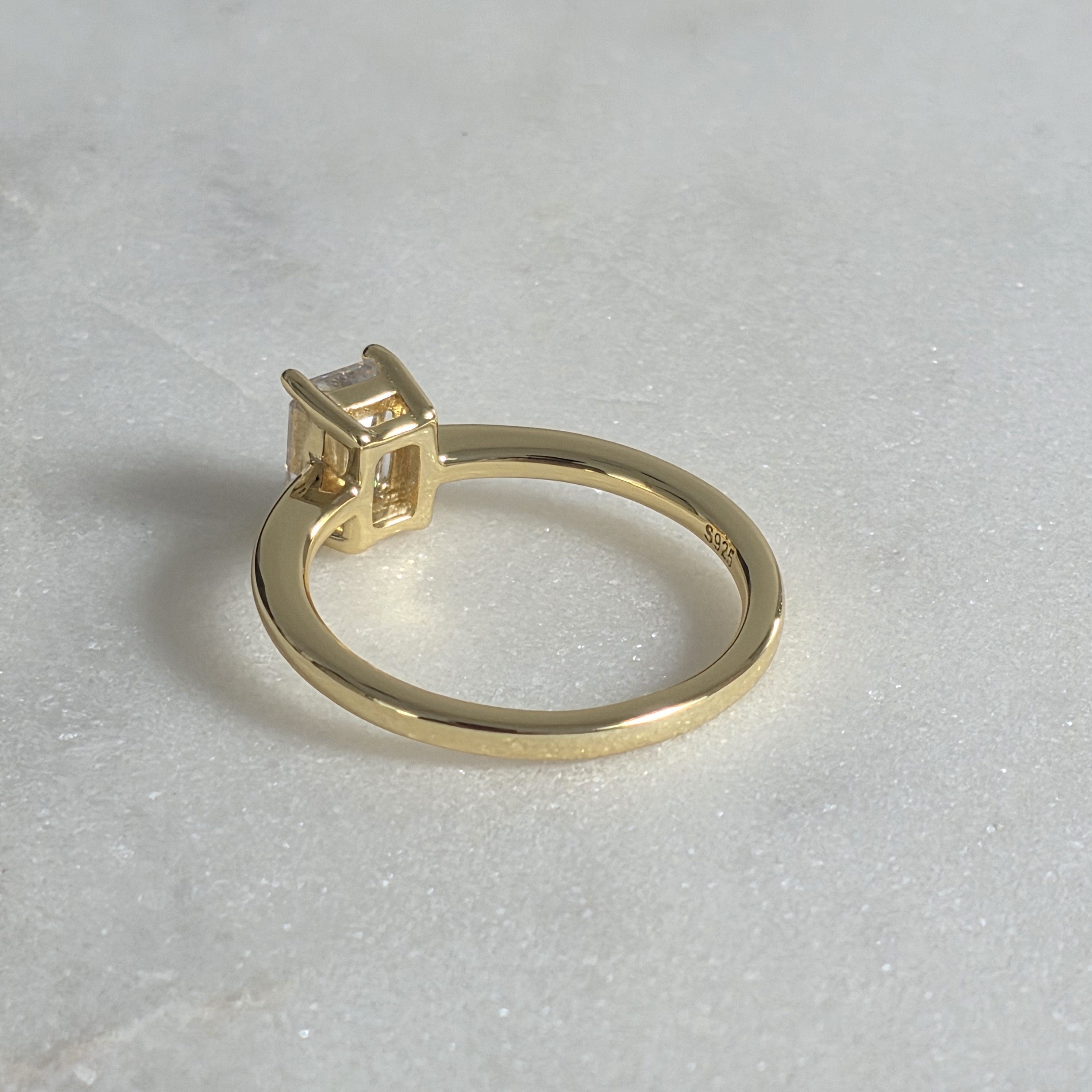 ENSTAKA SMARAGDSLIPAD MOISSANITRING - 1.02 ct