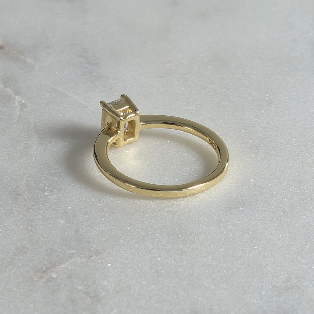ENSTAKA SMARAGDSLIPAD MOISSANITRING - 1.02 ct