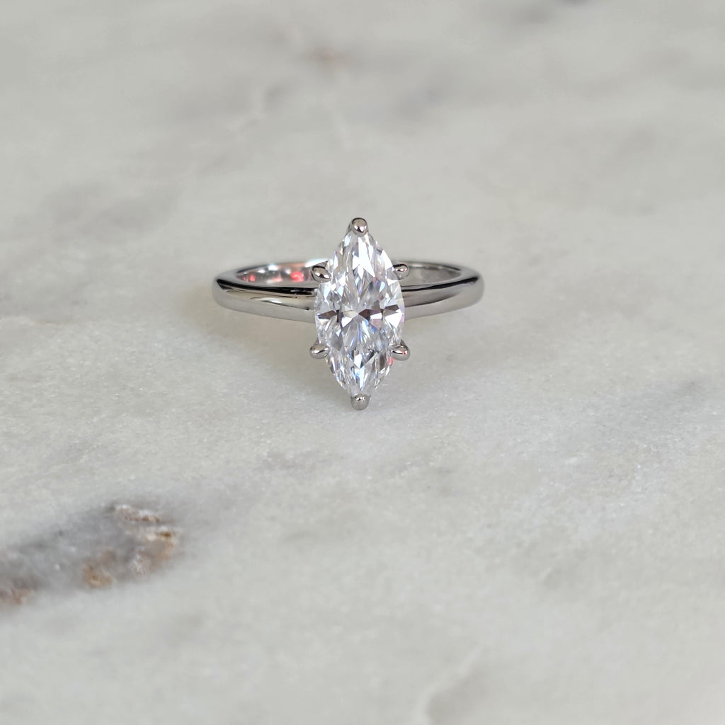 SOLITÄR MARQUISE-SLIPAD MOISSANITERING - 2.0ct