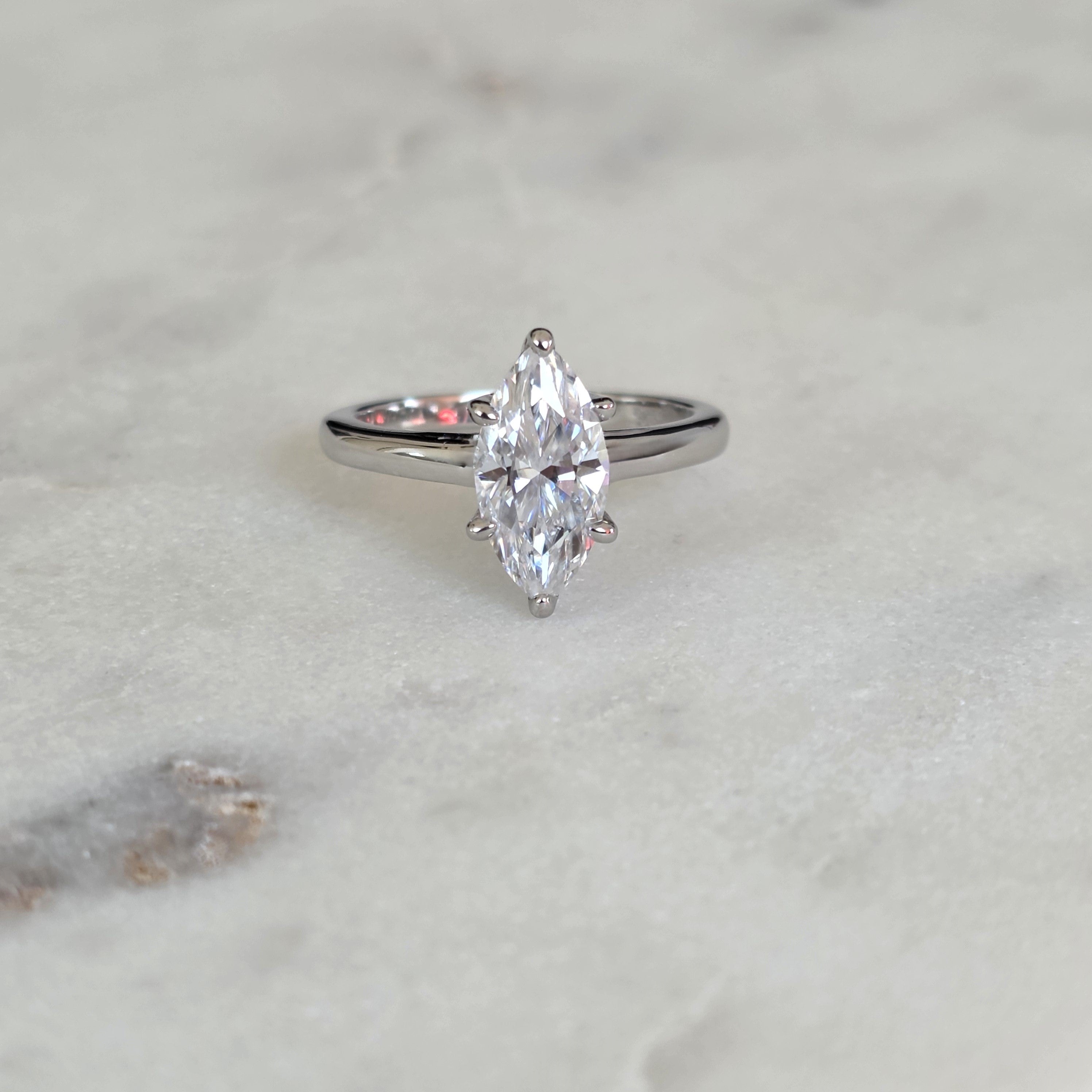 SOLITÄR MARQUISE-SLIPAD MOISSANITERING - 2.0ct