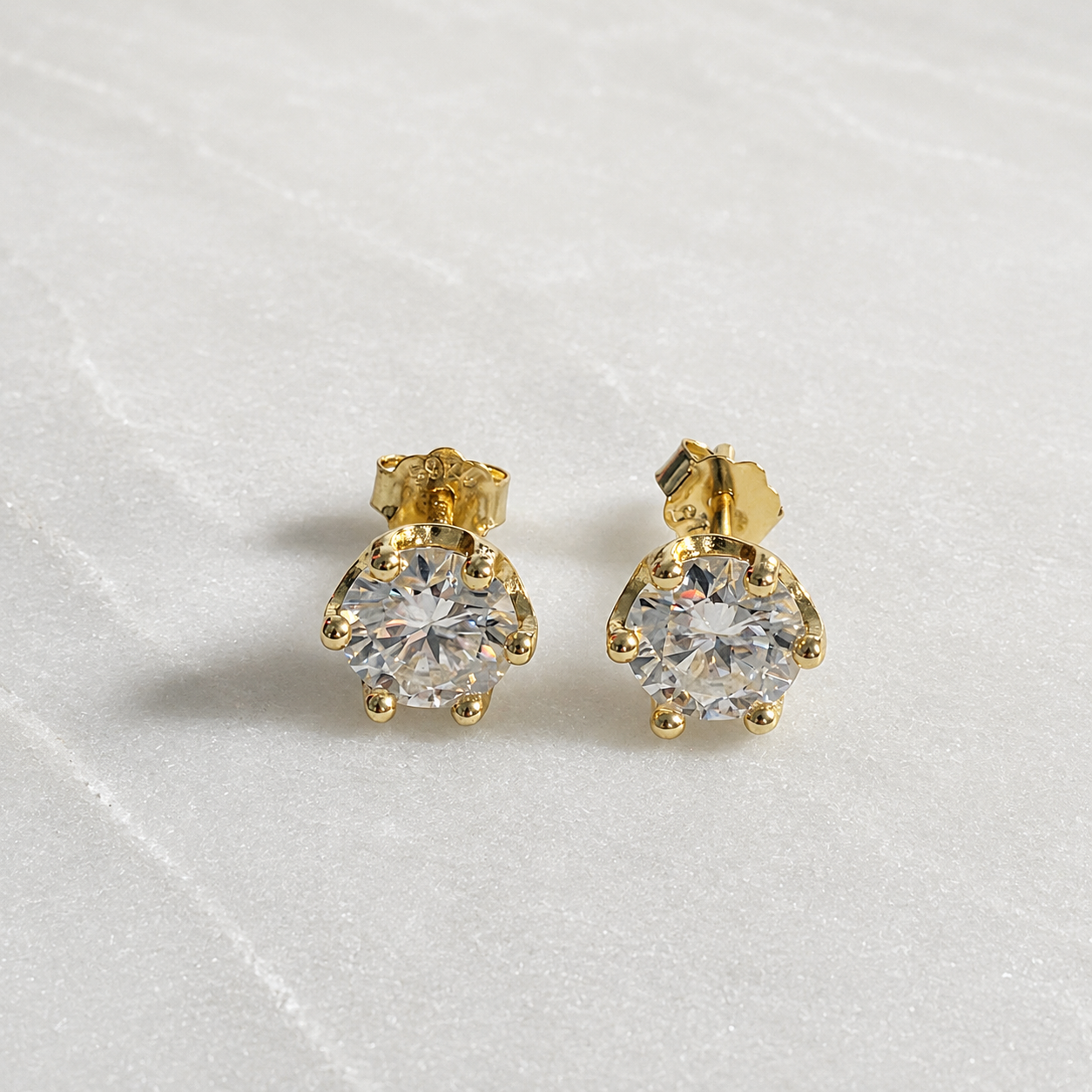 Rundslipad öronknopp Moissanite – 2.0ct