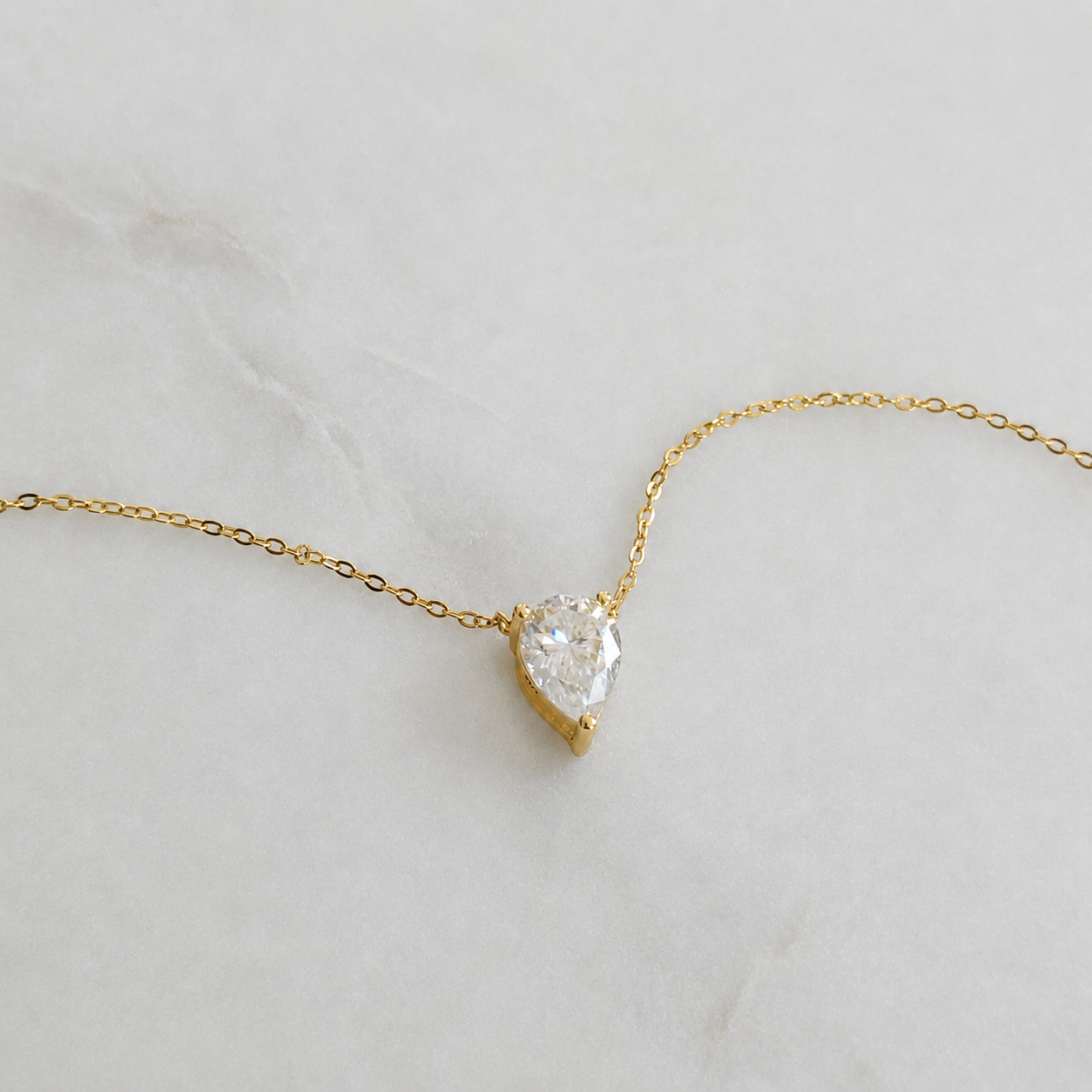 Päronformad Moissanitehalsband – 2,0 ct