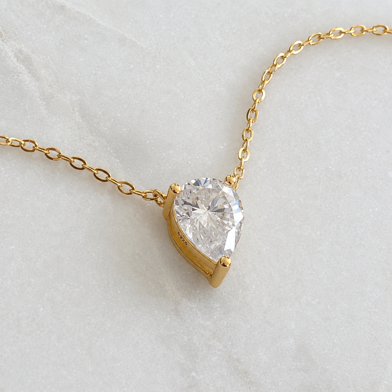 Päronformad Moissanitehalsband – 2,0 ct