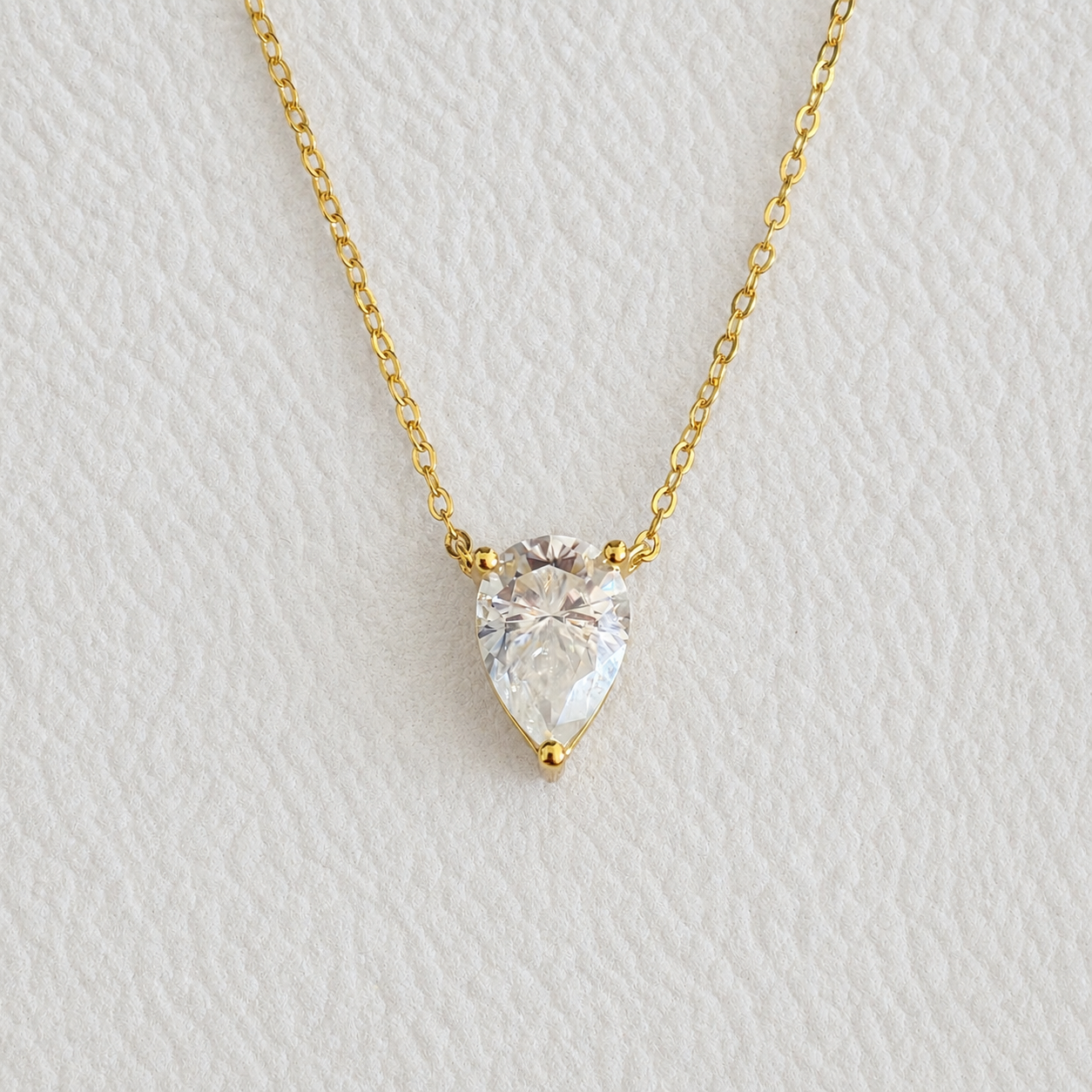 Päronformad Moissanitehalsband – 2,0 ct